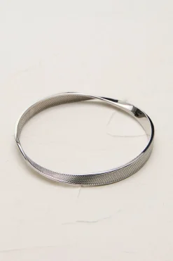 Bracelet manchette texturé torsadé étroit en ton argenté