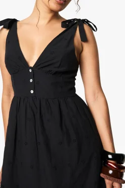 boohoo Broderie Robe Mini à Bretelles avec Détail de Nouage<Femme Robes Courtes|Robes Bohème