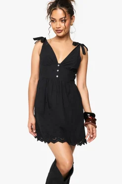 boohoo Broderie Robe Mini à Bretelles avec Détail de Nouage<Femme Robes Courtes|Robes Bohème