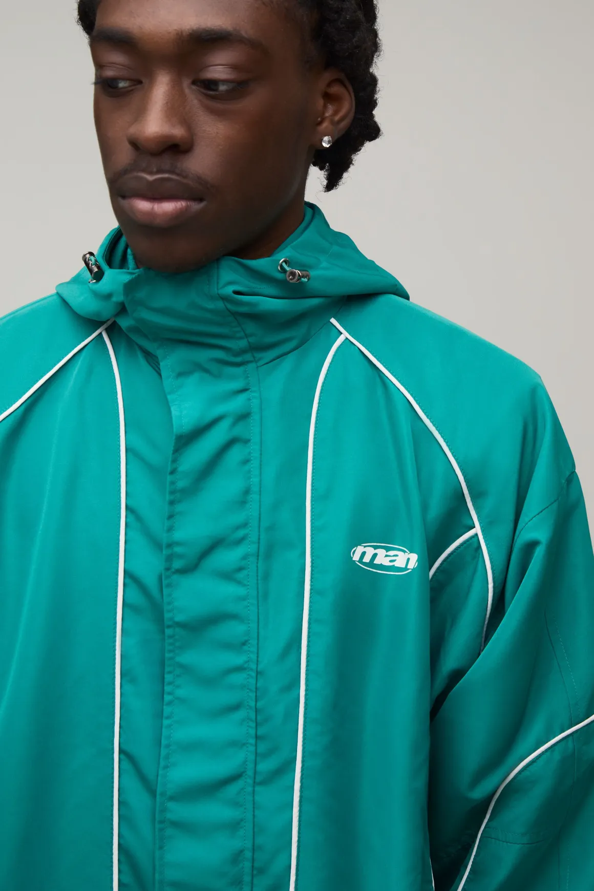 Cagoule À Casynthétiqueche Coupe Classique Avec Passepoil