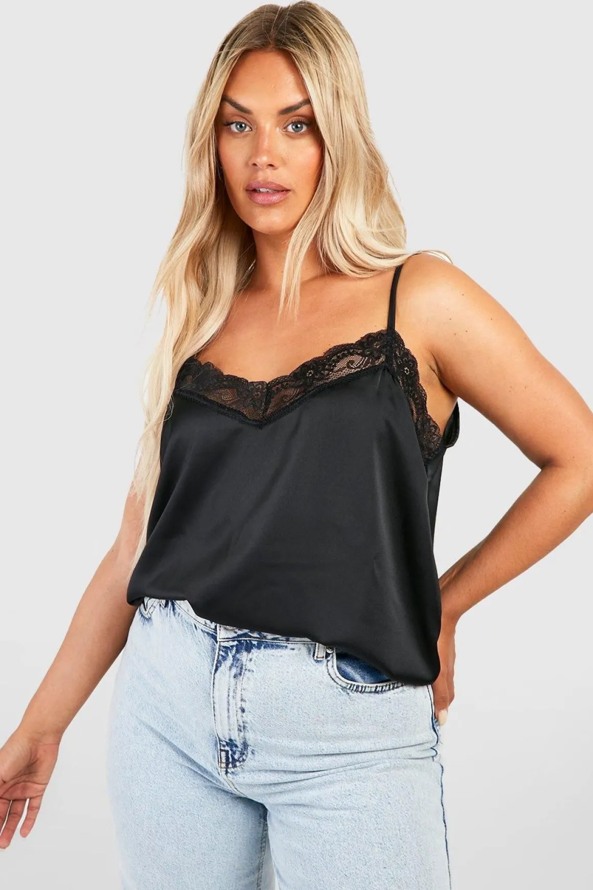 Cami satin en taille plus à bordure en dentelle