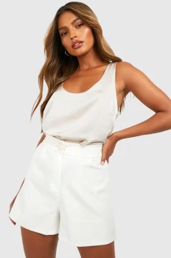 boohoo Camisole basique en satin à encolure échancrée<Femme Basiques|Satin Et Dentelle