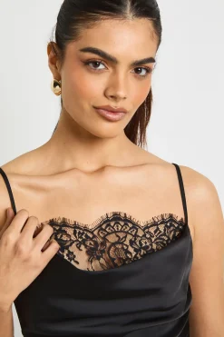 boohoo Camisole en satin et dentelle à encolure drapée<Femme Satin Et Dentelle|Tops