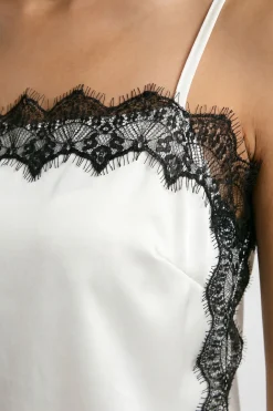 Caraco En Satin À Encolure Carrée Avec Finitions En Dentelle