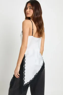 Caraco Long en Satin avec Détails en Dentelle Contrastée