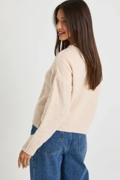 Cardigan en maille bouclée, à boutons sur le devant et détails sur la poche avant
