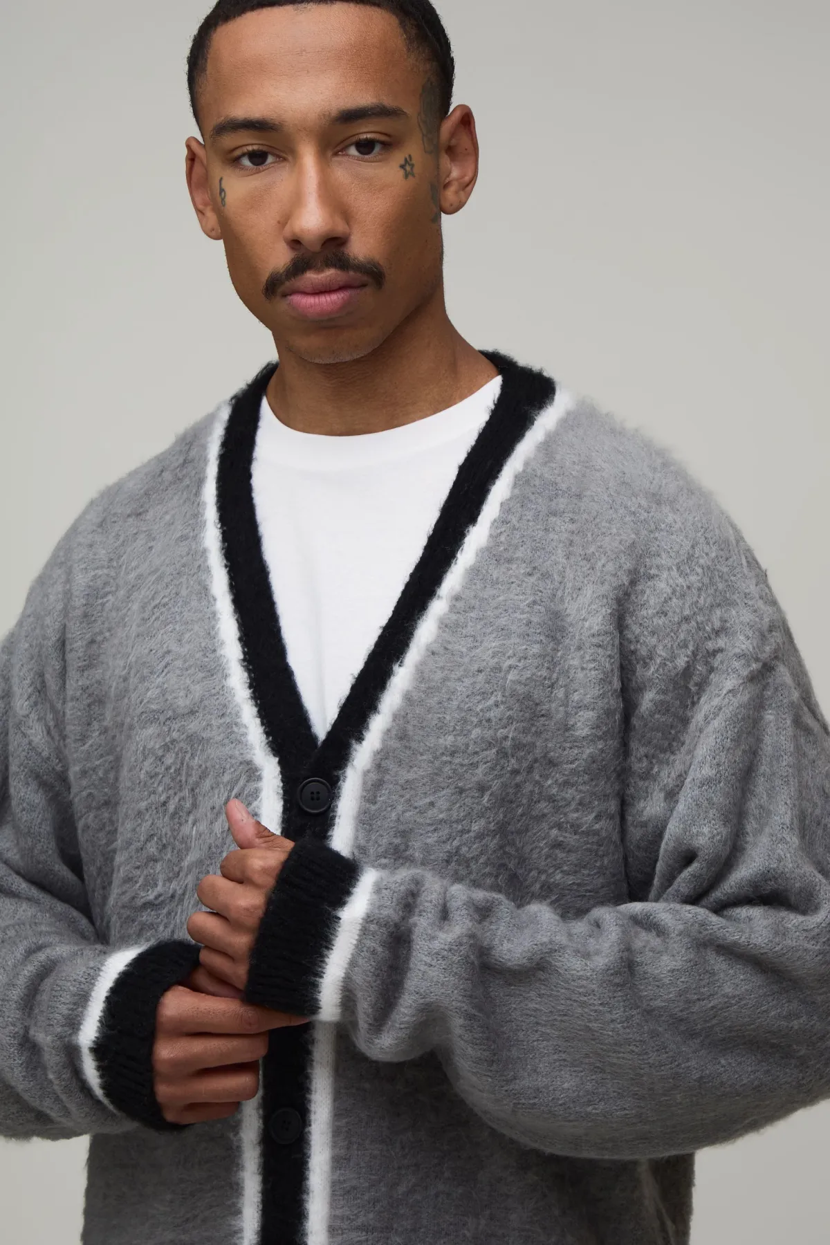 boohooMAN Cardigan En Maille Brossée À Coupe Ample Décontractée Avec Détails Contrastés<Homme Maille|Mailles