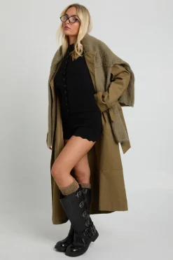 Cardigan en tricot ultra-doux à ourlet festonné et short fessier