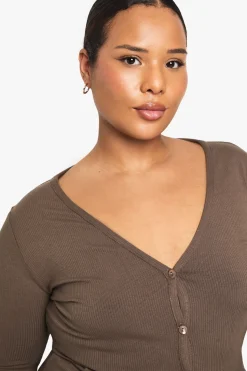 Cardigan grande taille à boutons en côte douce