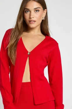 Cardigan tricoté à boutons dorés et jupe midaxi coordonné