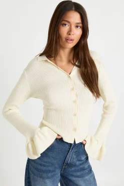 Cardigan tricoté à col détaillé et manches évasées