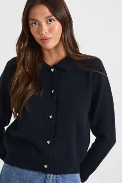 Cardigan tricoté à col et boutons cœur