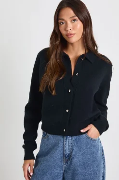 Cardigan tricoté à col et boutons cœur