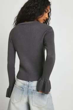 Cardigan tricoté à col orné et manches évasées