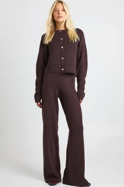 Cardigan tricoté à col rond avec détails de poche et pantalon à jambes larges