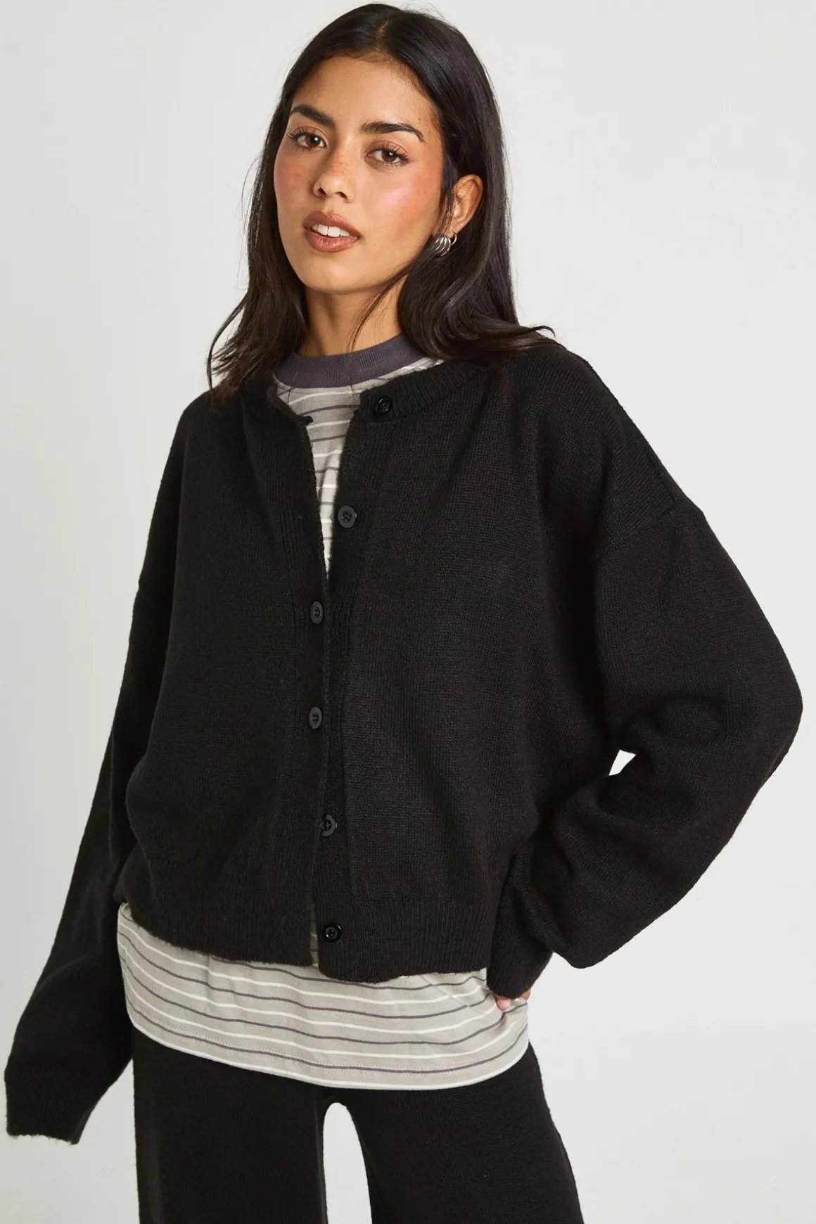 Cardigan tricoté à col rond de coupe boxy et pantalon à jambes larges coordonnés
