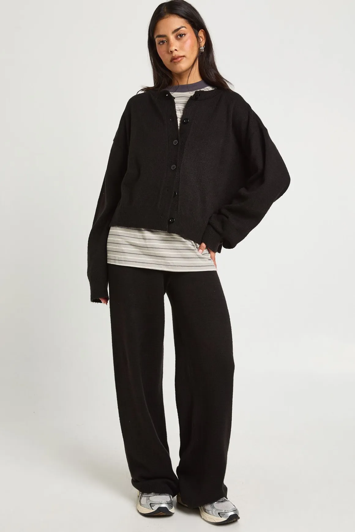 Cardigan tricoté à col rond de coupe boxy et pantalon à jambes larges coordonnés