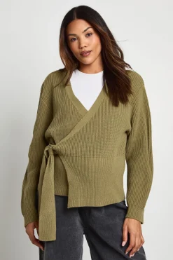 Cardigan tricoté de maternité à enveloppement latéral