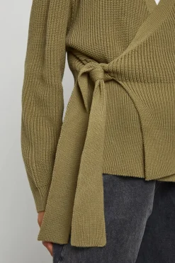 Cardigan tricoté de maternité à enveloppement latéral