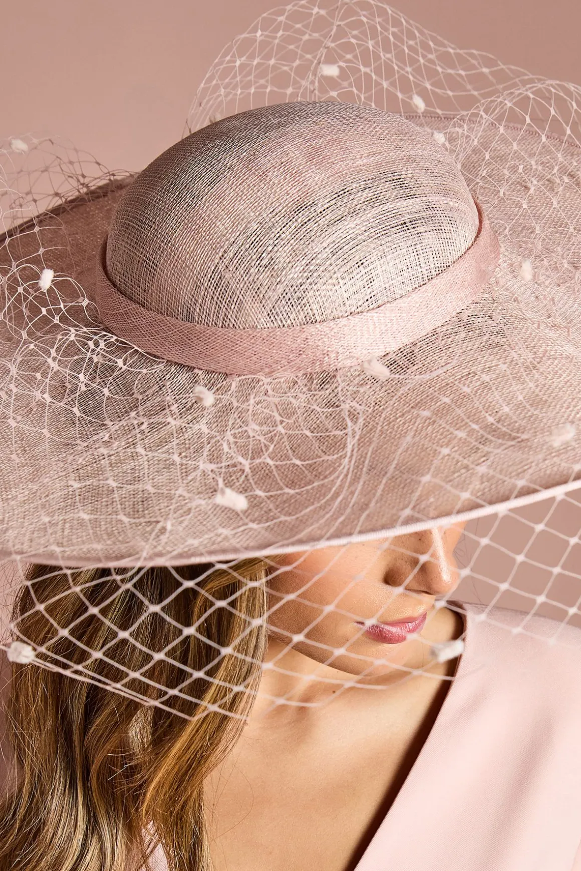 Chapeau à Large Bord en Résille