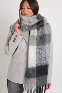 boohoo Écharpe ample à carreaux, à pampilles et duveteuse< Écharpes|Écharpes Et Gants