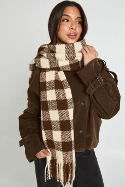 boohoo Écharpe Couverture Légère À Carreaux Avec Pompons< Écharpes|Looks De Rentrée