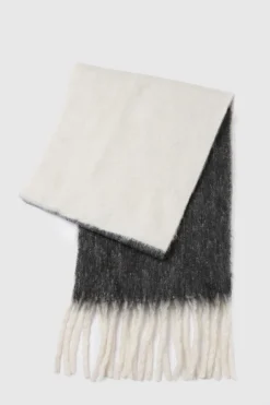 Écharpe Duveteuse Surdimensionnée À Pompons Bicolore
