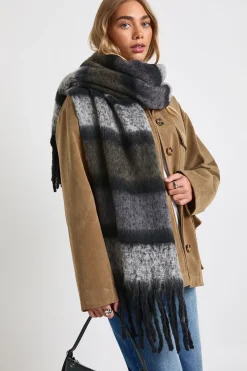 boohoo Écharpe surdimensionnée rayée à pompons duveteux< Écharpes|Écharpes Et Gants