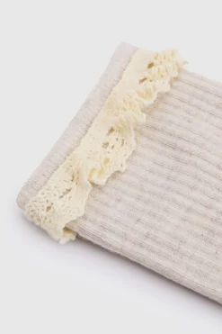 Chaussettes Côtelées Crème À Volant