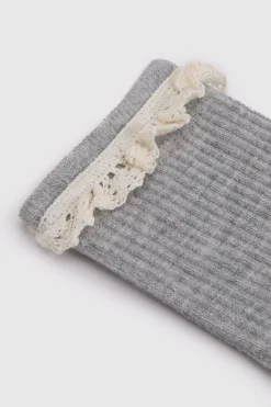 Chaussettes Côtelées Grises À Volants