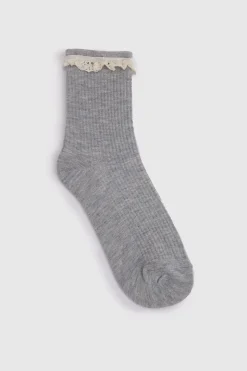 Chaussettes Côtelées Grises À Volants