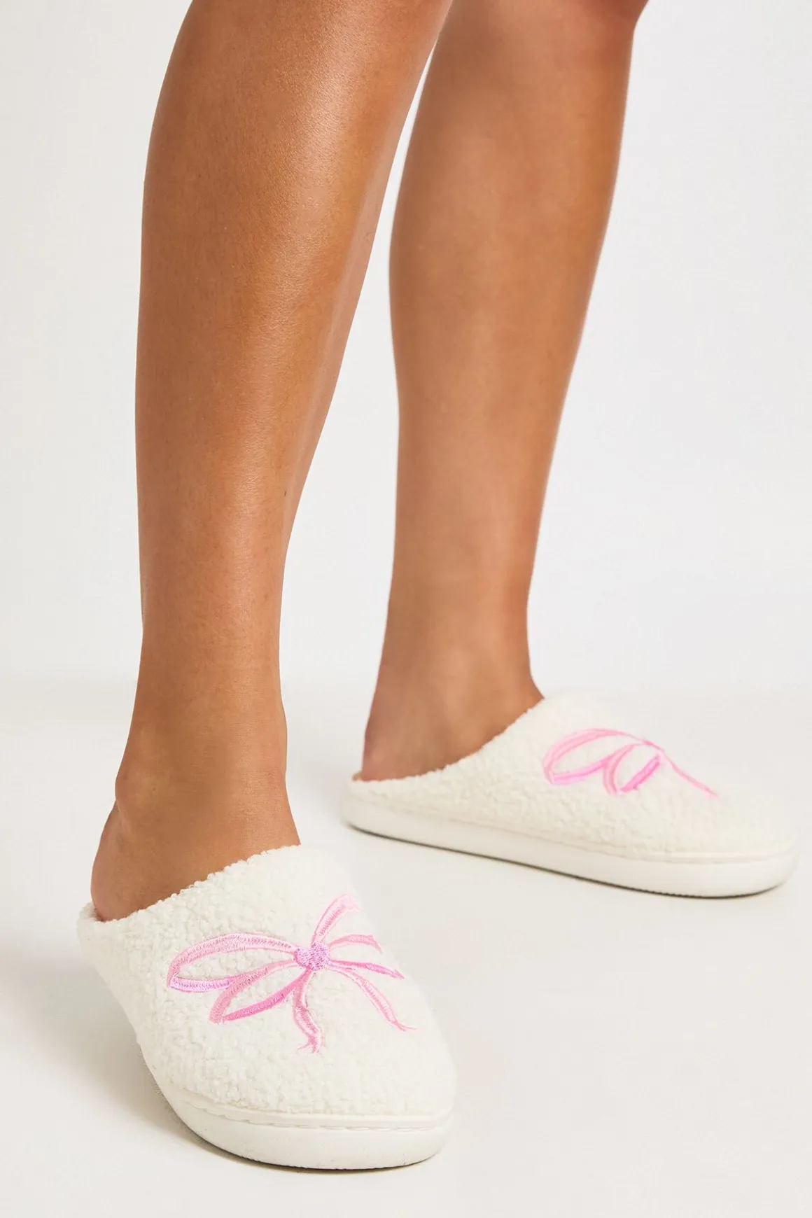 Chaussons Moelleux Brodés Avec Nœud