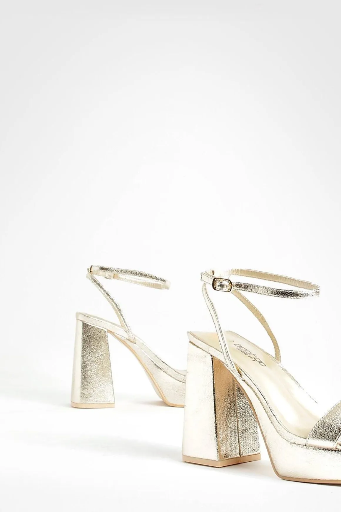 Chaussure plateforme minimaliste à large ajustement avec bout carré métallique