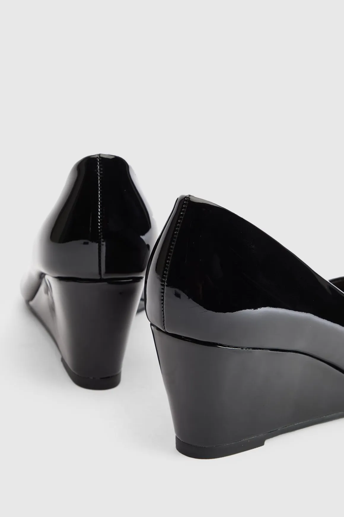 Chaussures De Ville À Bout Amande Avec Empiècement, Talon Compensé Moyen, Coupe Large