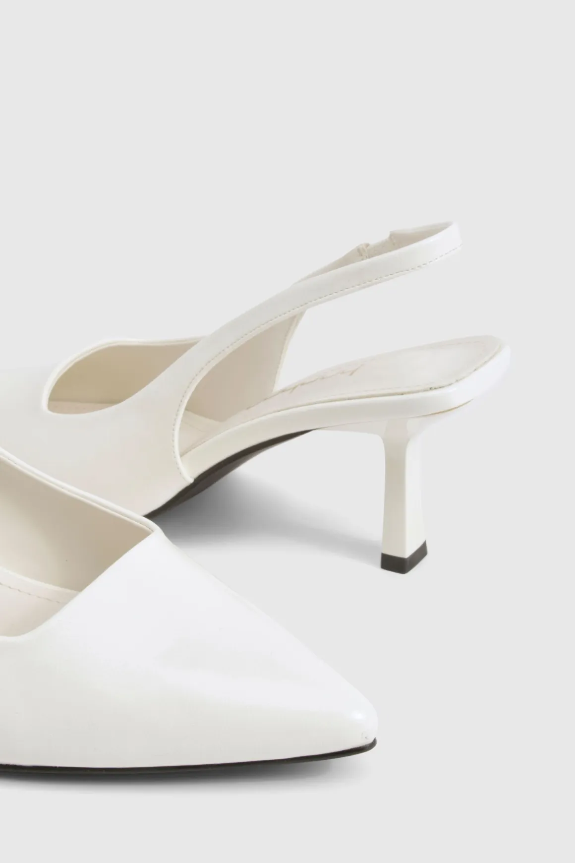 Chaussures de ville pour pieds larges à bride arrière et à talon aiguille bas