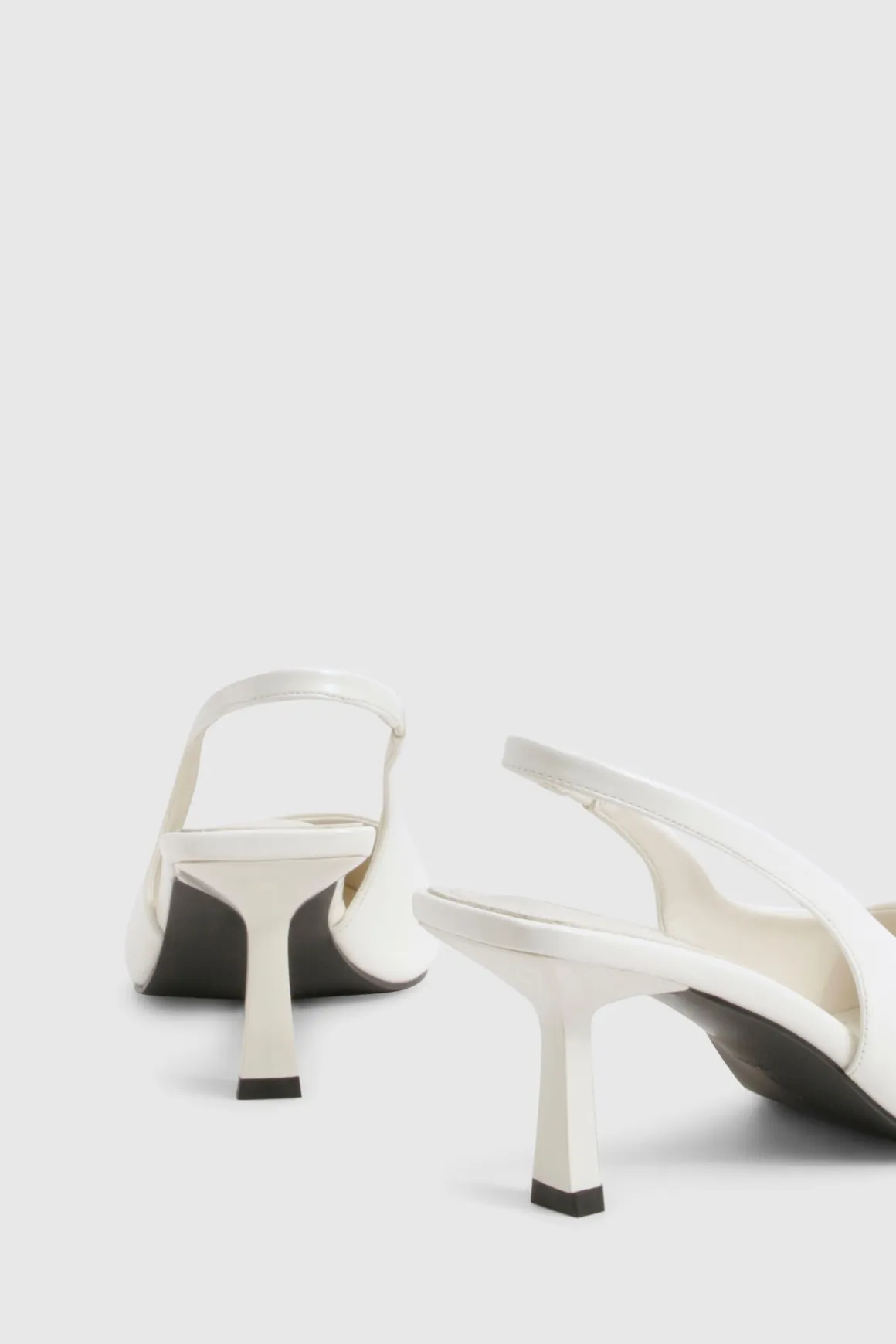 Chaussures de ville pour pieds larges à bride arrière et à talon aiguille bas