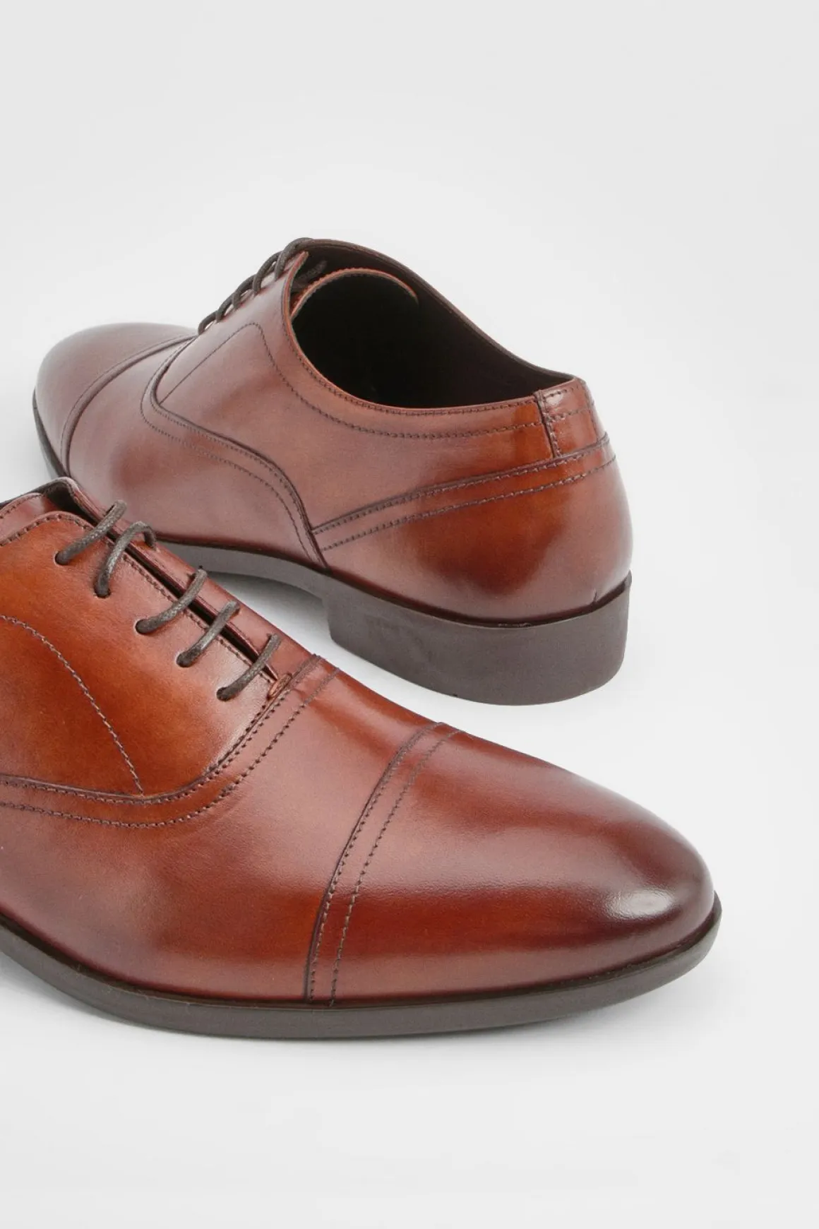 Chaussures Oxford Richelieu en Cuir Tan avec Bout Rapporté