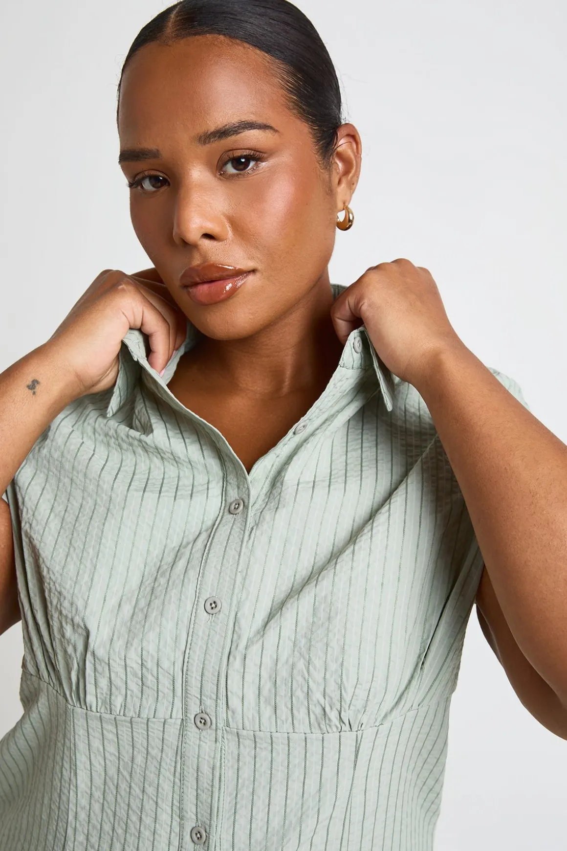 Chemise Ajustée À Rayures Grande Taille Avec Manches Courtes