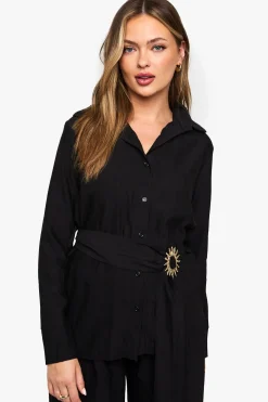 boohoo Chemise ceinturée en crêpe froissée à bordure dorée<Femme Tops D’Automne|Tops