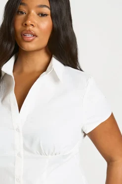 boohoo Chemise Cintrée Grande Taille À Manches Courtes<Femme Tops