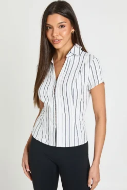 boohoo Chemise Cintrée À Manches Courtes À Rayures Avec Lien Noué Au Dos<Femme Tons Neutres|Tops