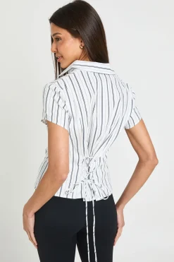 boohoo Chemise Cintrée À Manches Courtes À Rayures Avec Lien Noué Au Dos<Femme Tons Neutres|Tops