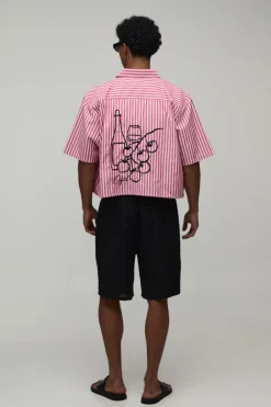 boohooMAN Chemise Courte Ample À Rayures Avec Broderie Esquisse<Homme Chemises Grande Taille|Chemises