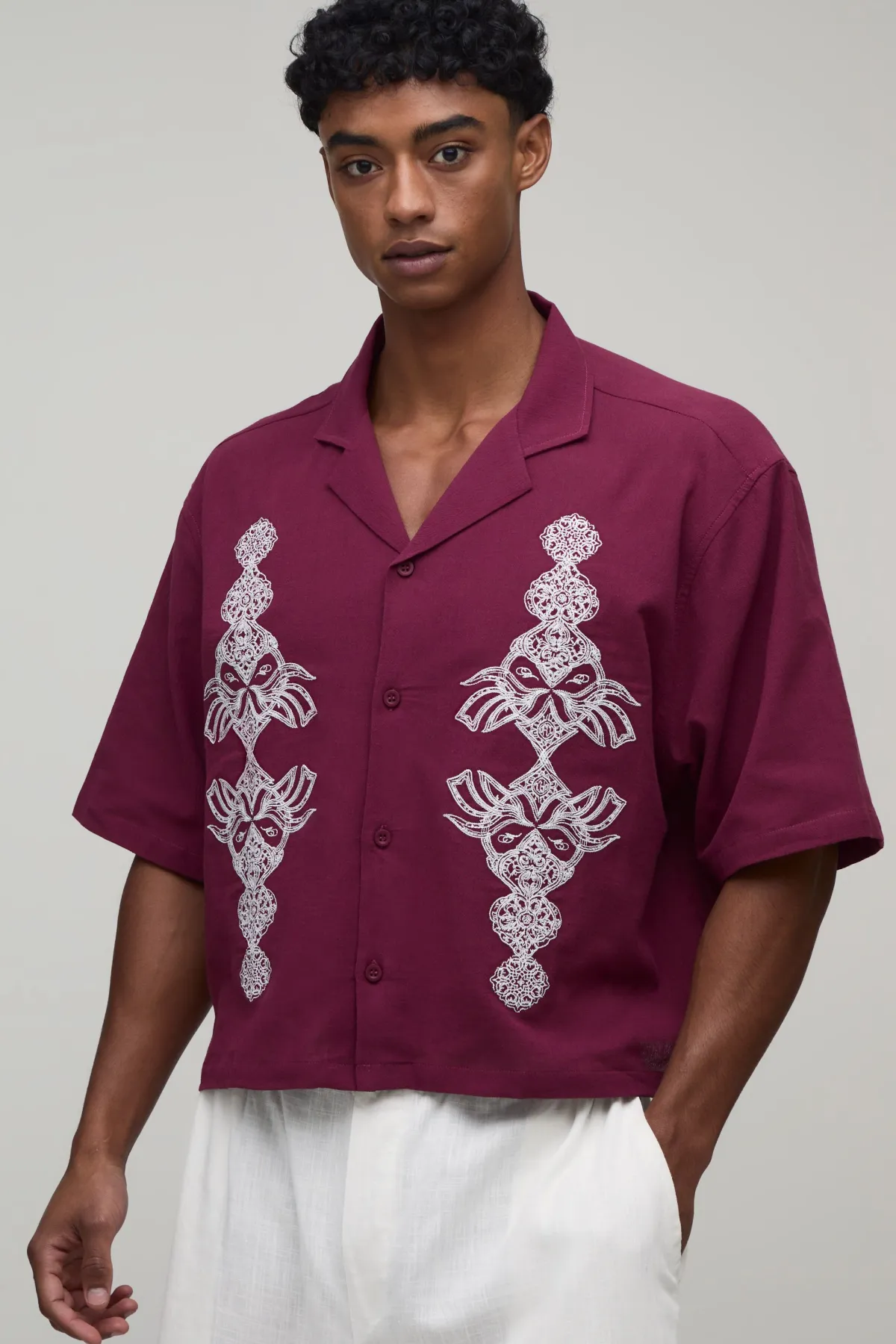 boohooMAN Chemise Courte Ample Texturée Col Revere Brodée<Homme Chemises
