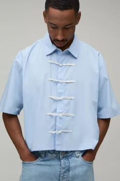 boohooMAN Chemise Courte Boxy À Manches Mi-longues Avec Fermeture Brandebourg<Homme Chemises