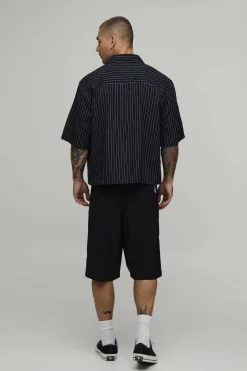 boohooMAN Chemise Courte Boxy À Rayures Monochromes Avec Empiècement Et Manches Courtes<Homme Chemises