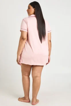 Chemise De Nuit Grande Taille À Manches Courtes Avec Détail De Passepoil