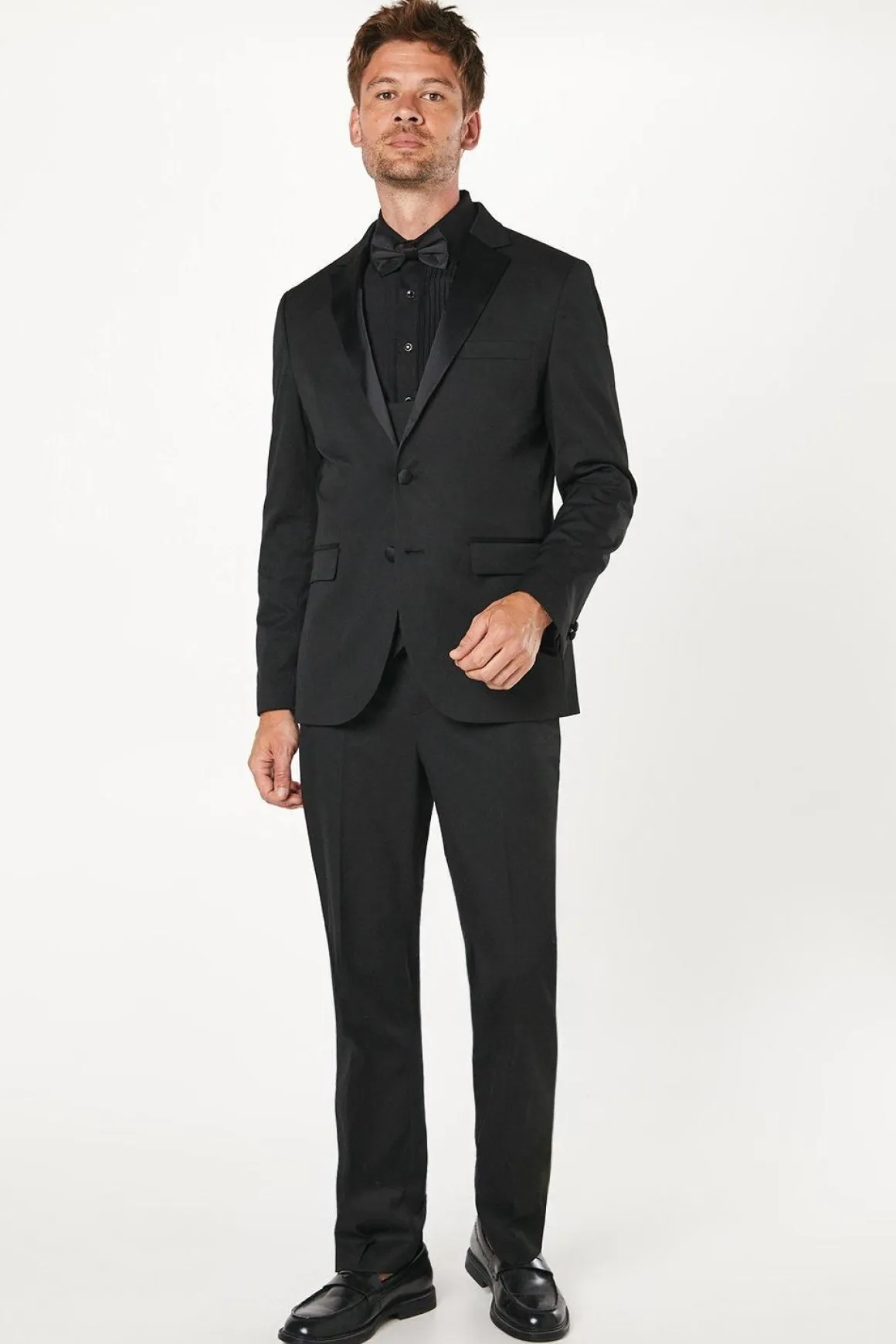Chemise de Ville Noire à Plis Devant Coupe Ajustée Manches Longues
