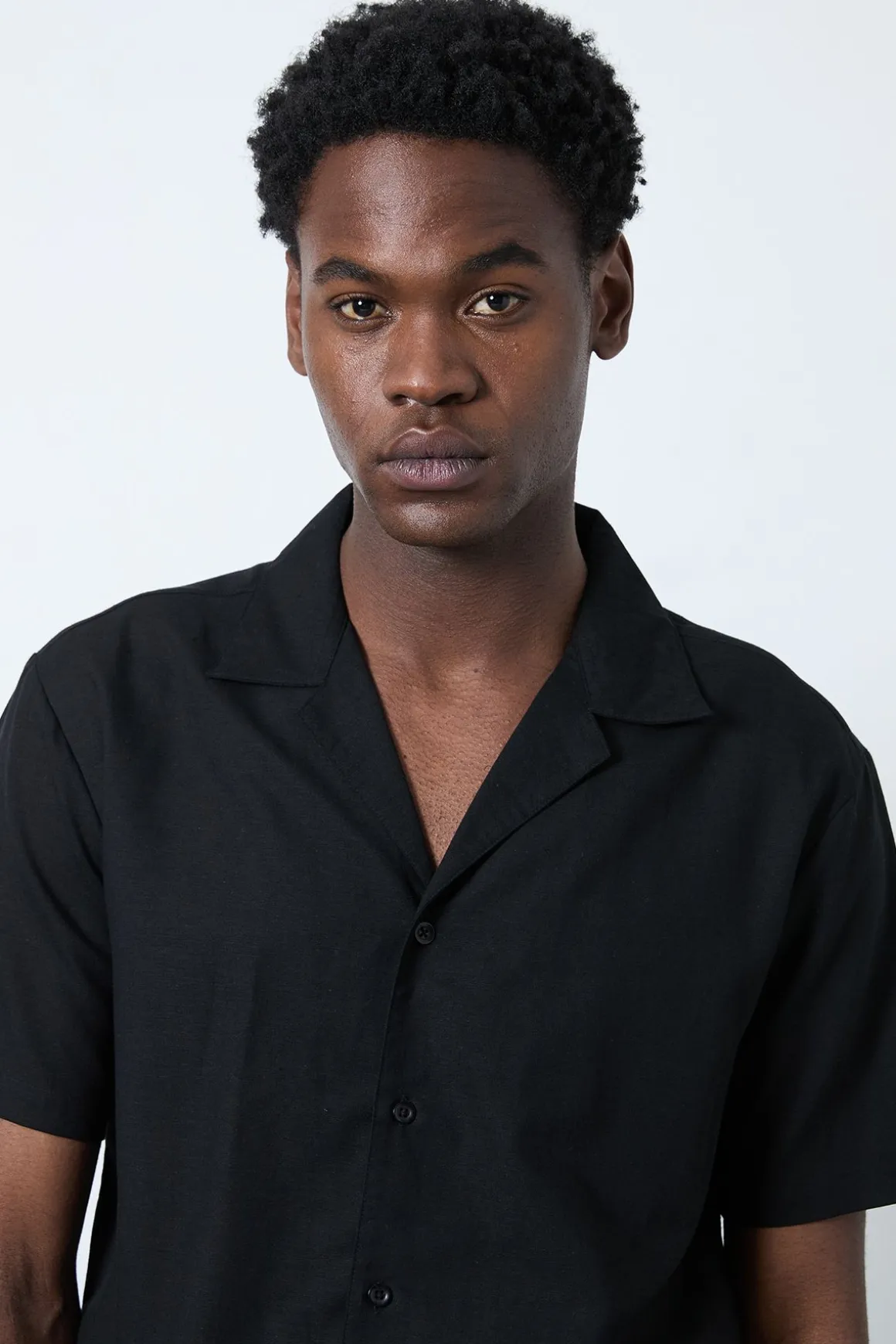 Chemise De Villégiature À Manches Courtes En Mélange De Lin Noir