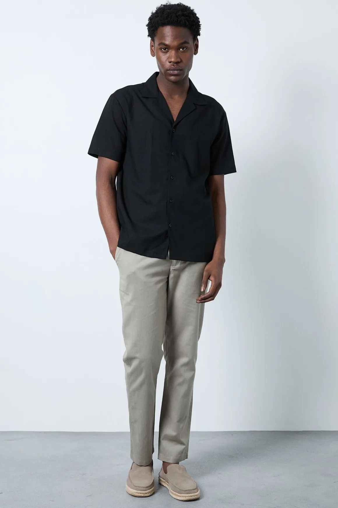 Chemise De Villégiature À Manches Courtes En Mélange De Lin Noir